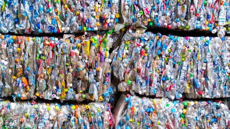 塑料污染与企业责任:迈向统一的信息披露标准  